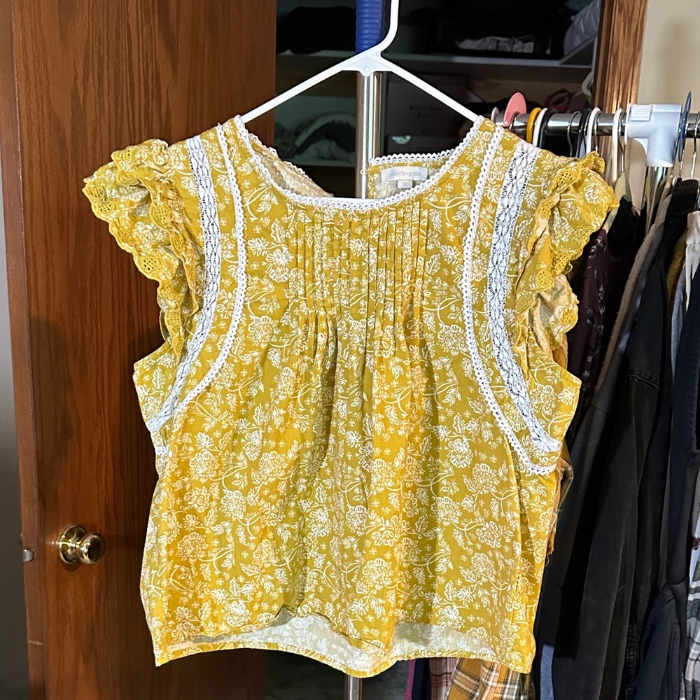 Jennifer and Grace Yellow Floral Cap sleeve Top with Lace Trim